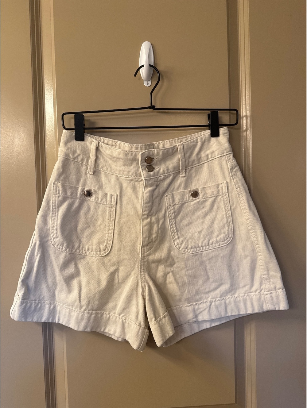 Zara White High-Waisted Cotton Shorts with Front Pockets and Button Detail